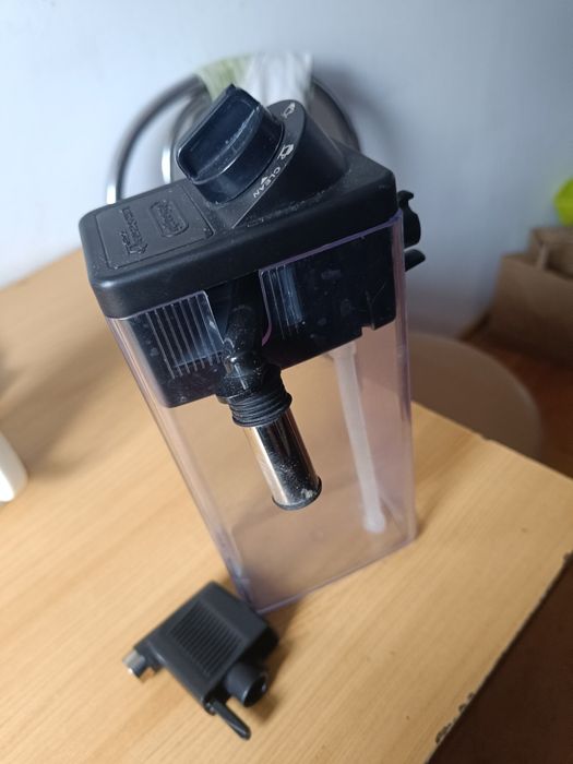 Pojemnik na mleko DeLonghi dynamika