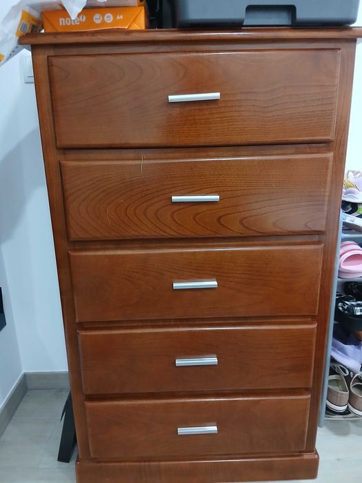 Camiseiro praticamente novo