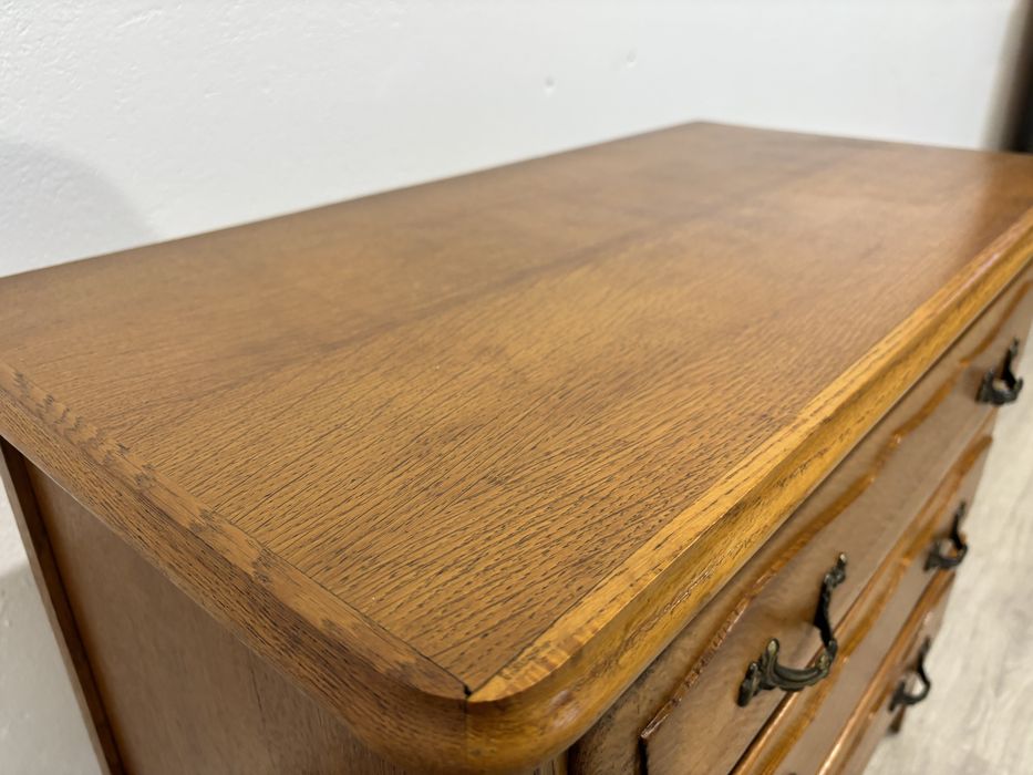 Jasna dębowa komda z szufladami