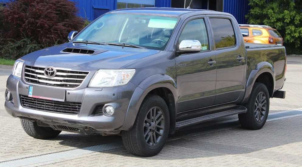 Разборка Toyota Hilux бампер передній задній