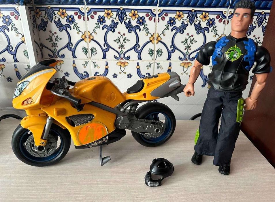 Bonecos action man carros figuras brinquedos dinossauros dr x motas