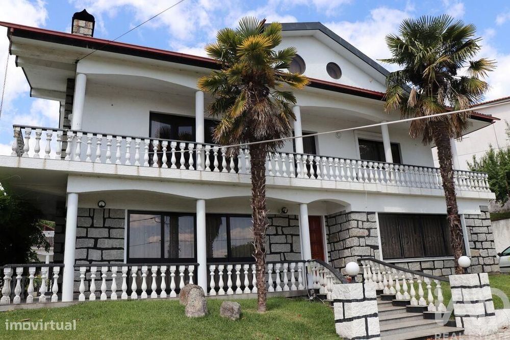 Casa / Villa T7 em Adoufe e Vilarinho de Samardã de 672,00 m2