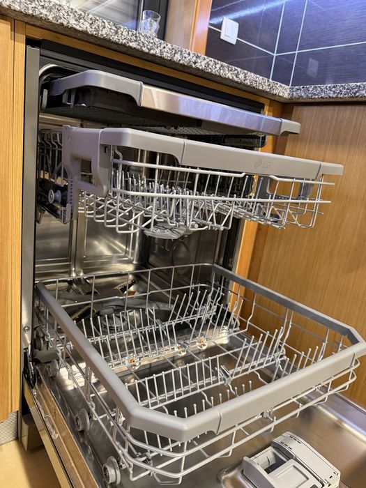 Máquina de lavar loiça LG com conectividade WI-FI