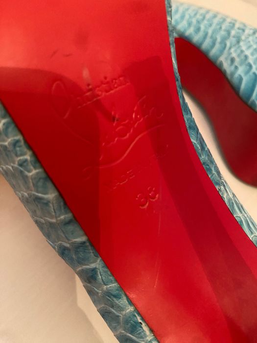 Vendo sapatos altos azuis