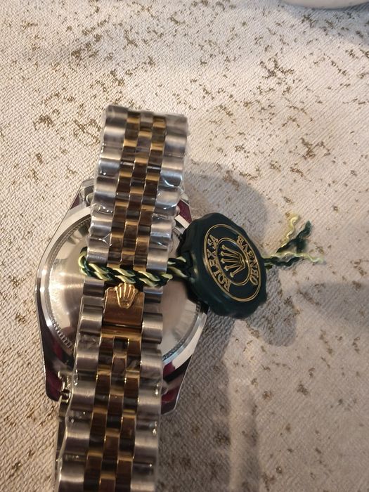 Relógio prata e dourado