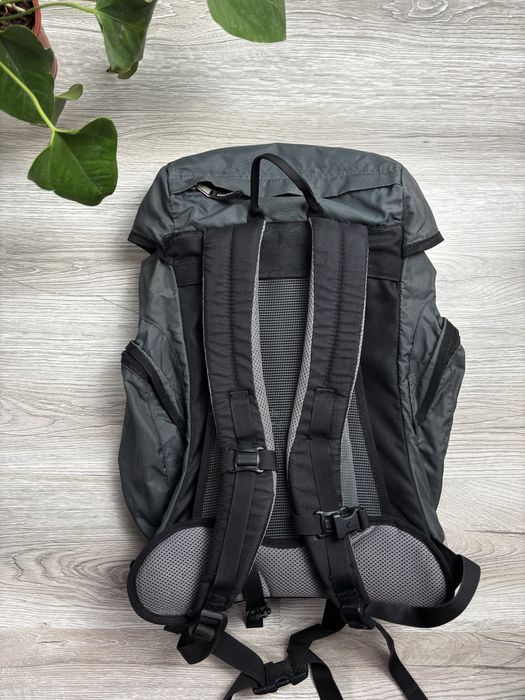 Plecak turystyczny Deuter Walk Air 30 szaro czarny trekkingowy
