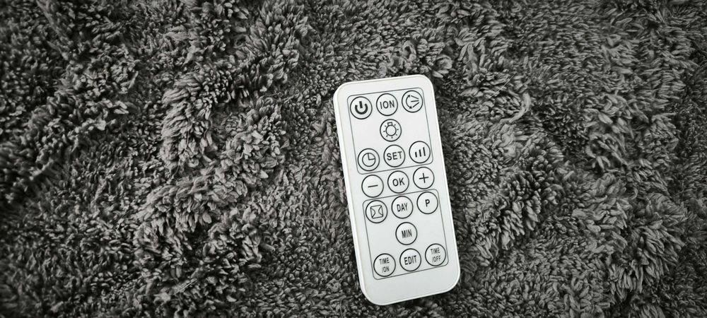 Estante e aquecedor elétrico da parede