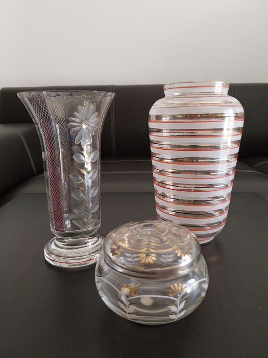 Objetos antigos  em vidro  pintado