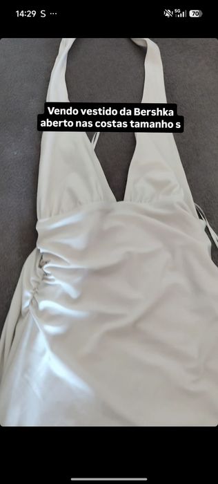 Vestido branco aberto nas costas