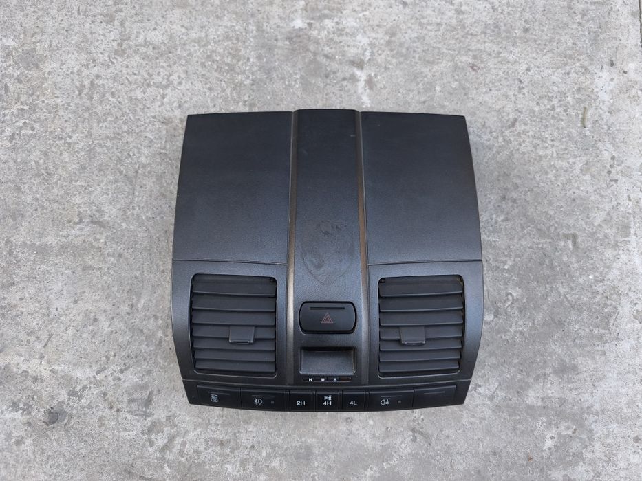 Продам накладку торпеды переключатели приводов на SsangYong rexton