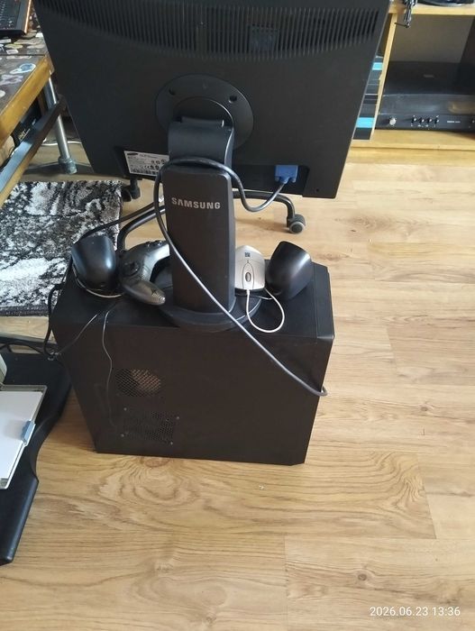 komputer monitor pad głośniki klawiatura myszka kable Win XP Pro SP2 Pudełka