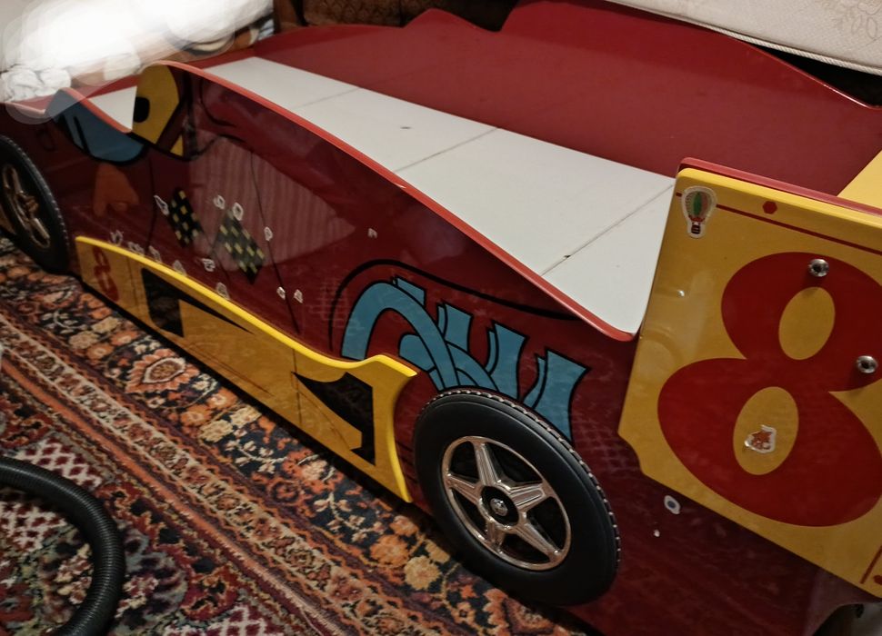 Продам кровать машинку с матрасом