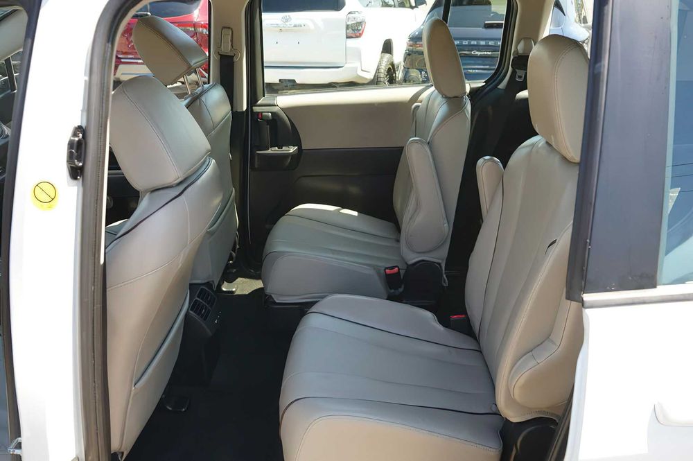 Mazda 5      2014