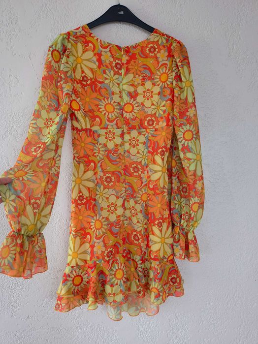 Kwiatowa sukienka w letnich barwach, szyfonowa, elegancka, S