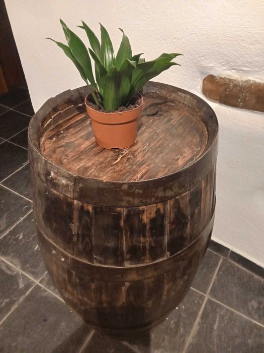 Barril de Vinho em Carvalho Restaurado – Peça Decorativa / Mesa Lateral