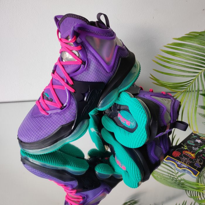 Кросівки баскетбольні Nike LeBron 19
(CZ0230-500)
Оригінал!