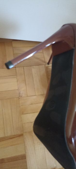 Brązowe lakierowane szpilki 42 41