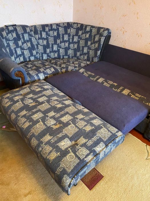 Продам диван - куточок з розкладним ліжком