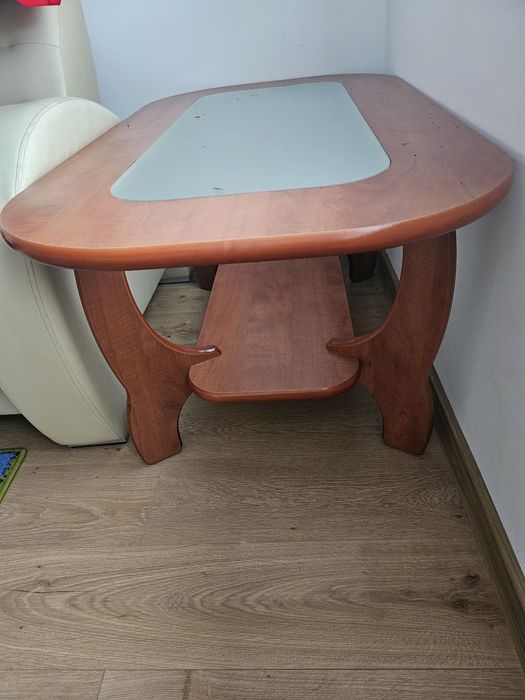 Stolik z szklanym blatem