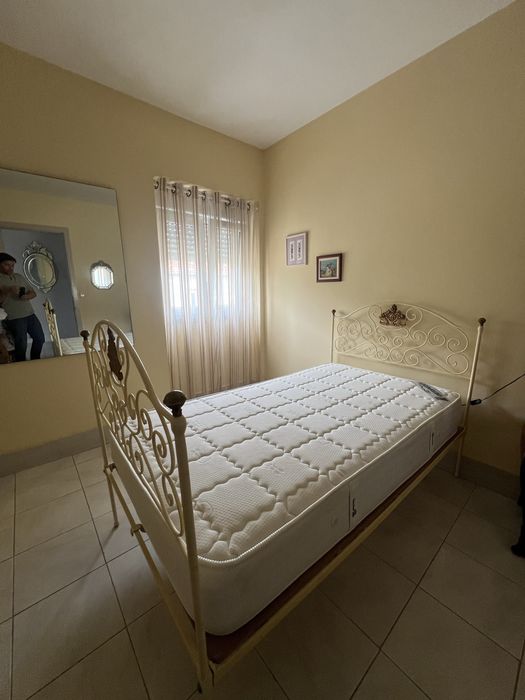 Cama de ferro solteiro
