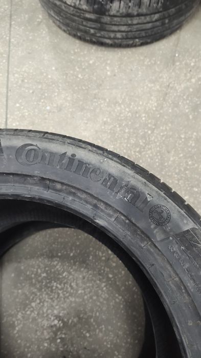 245/45R18 Continental