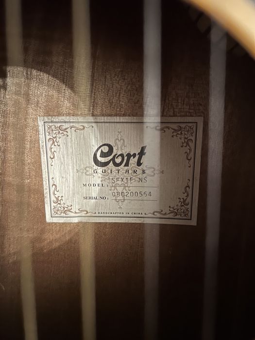 Guitarra semi acustica CORT SFX1F-NS