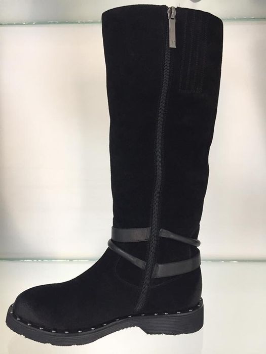 Продам зимние сапожки Vitto Rossi