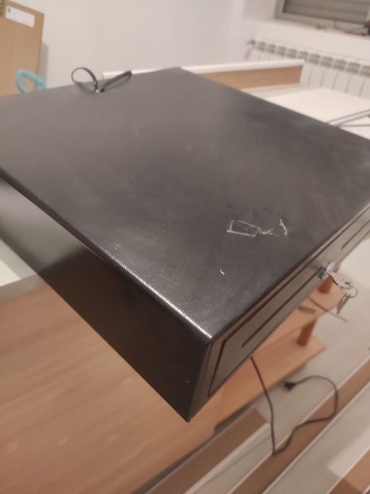 Caixa para guardar notas e moedas como nova