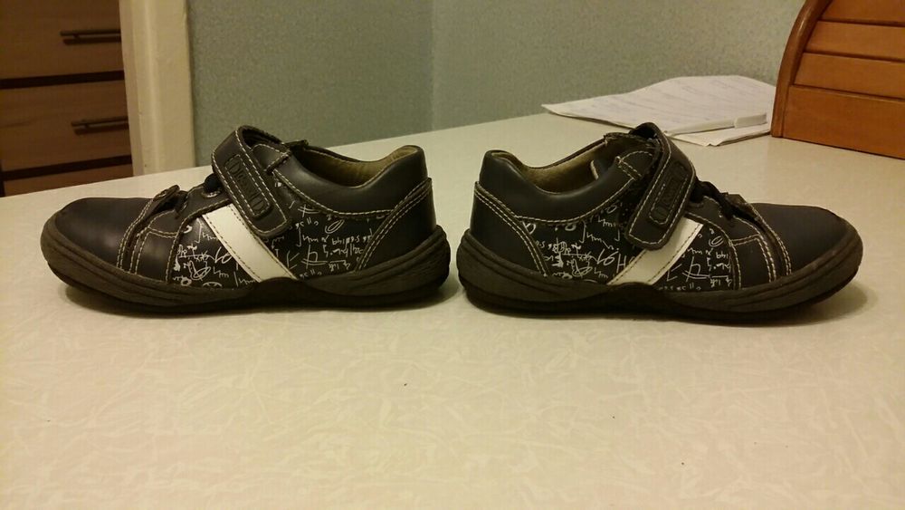 Продам кроссовки детские