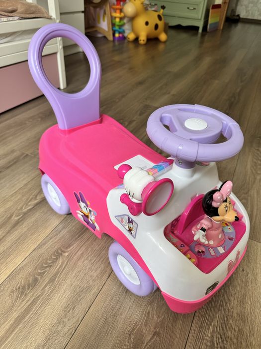 Машинка толокар minnie