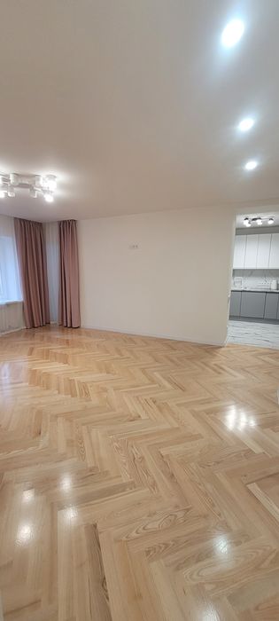 Продам 3 кім. квартиру в центрі біля метро Золоті Ворота