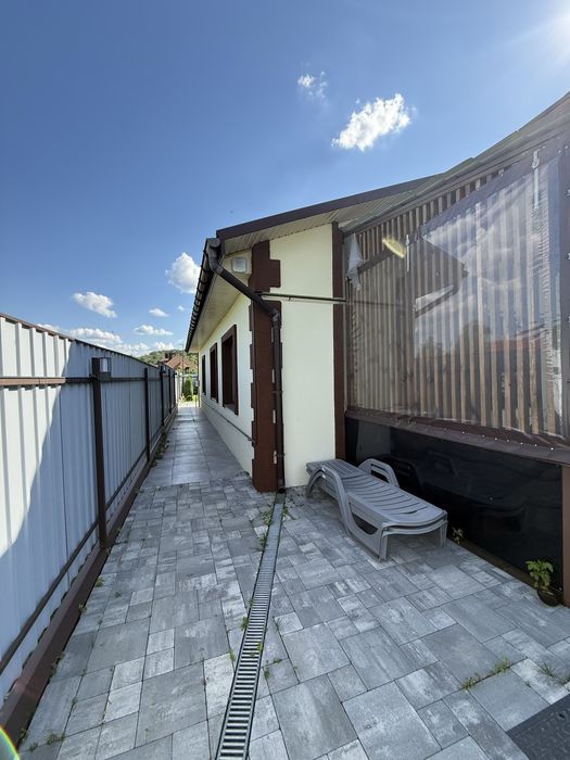 Продам Дом с гаражем(с комуникациями) 12 соток