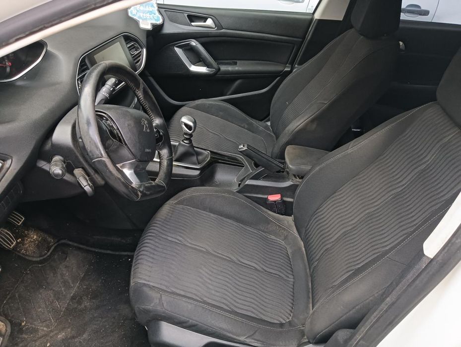 Chapeleira Da Mala Peugeot 308