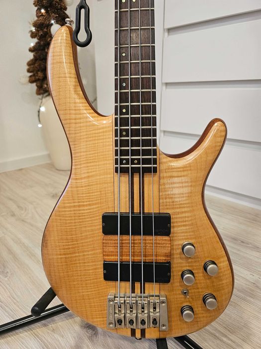 Gitara basowa Cort A4