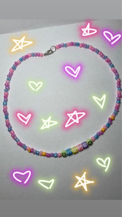 handmade kolorowy naszyjnik z napisem hope