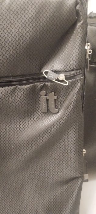 черный мягкий чемодан IT Luggage