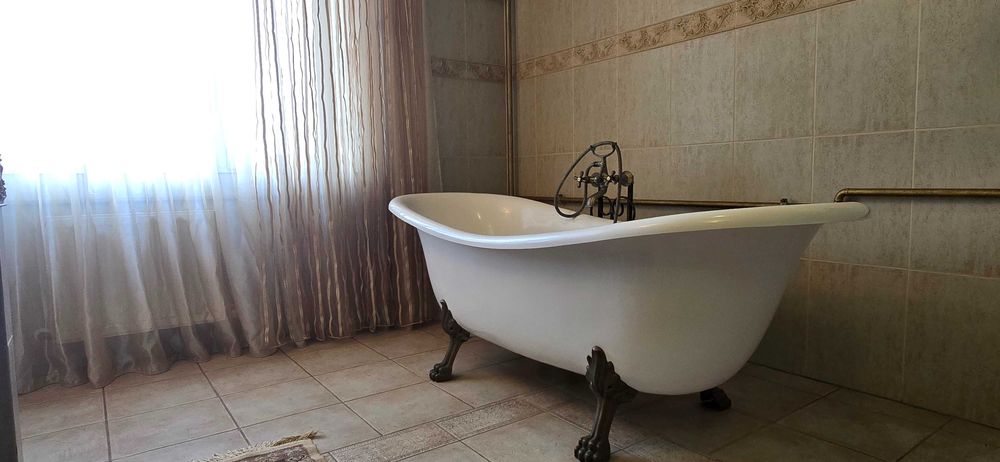 Продам трикімнатну квартиру в центрі міста