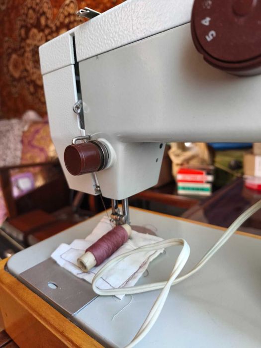 Швейна машинка з електроприводом Чайка 134А