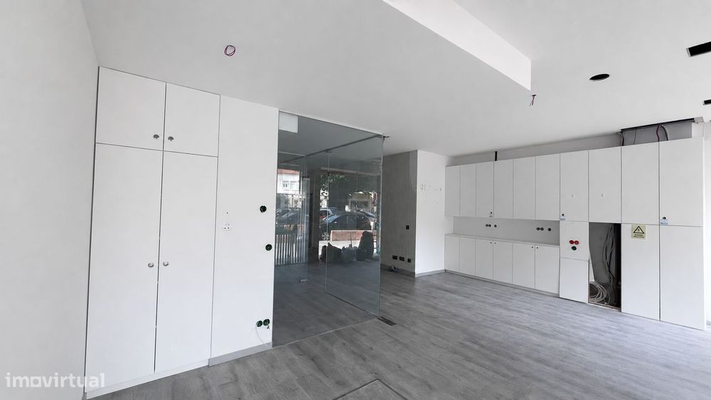 Cruzamento do Amial - Loja com 180m2