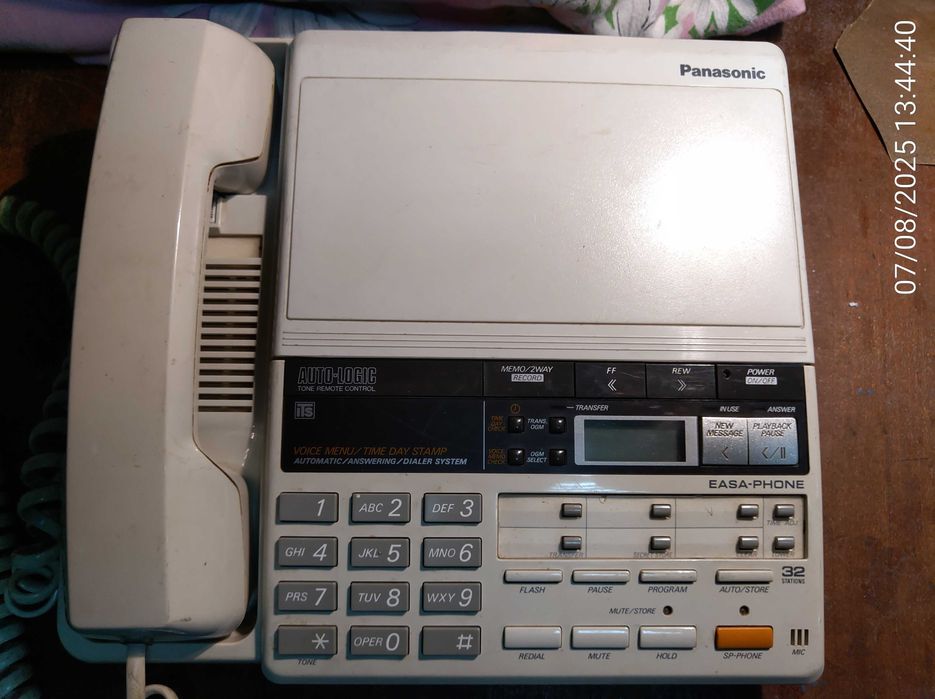 Телефон  Panasonic KX-T2470 Телефон з автовідповідачем Японія.
