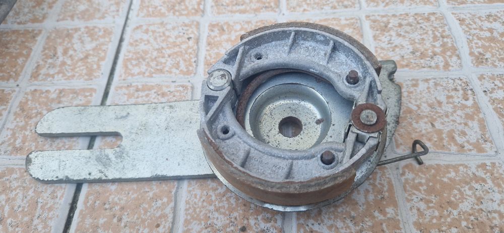 Jantes em alumínio para Peugeot 103. O preço é negociável.