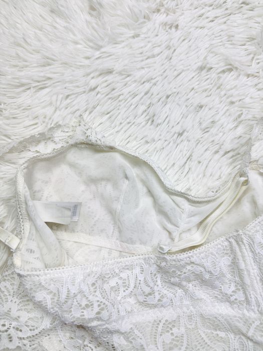 Biustonosz miękki koronka XS 34 biały