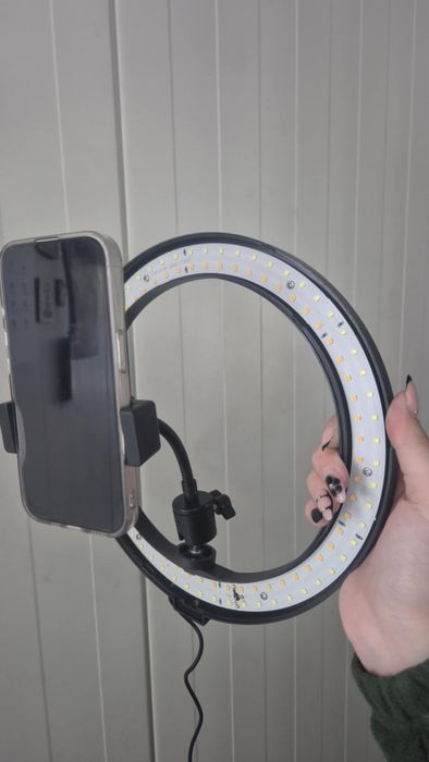 lampa pierscieniowa z uchwyrem na telefon