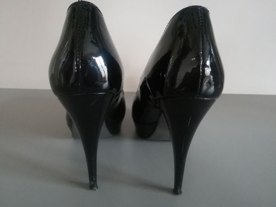 szpilki czółenka lakierowane skóra 38 Gianmarko