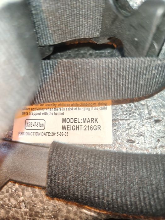 Kask dziecięcy czarno czerwony