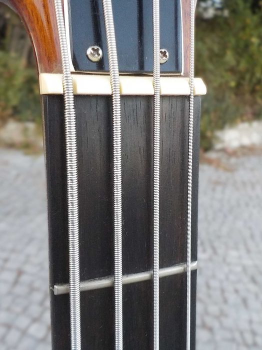 Ovation Magnum II bass