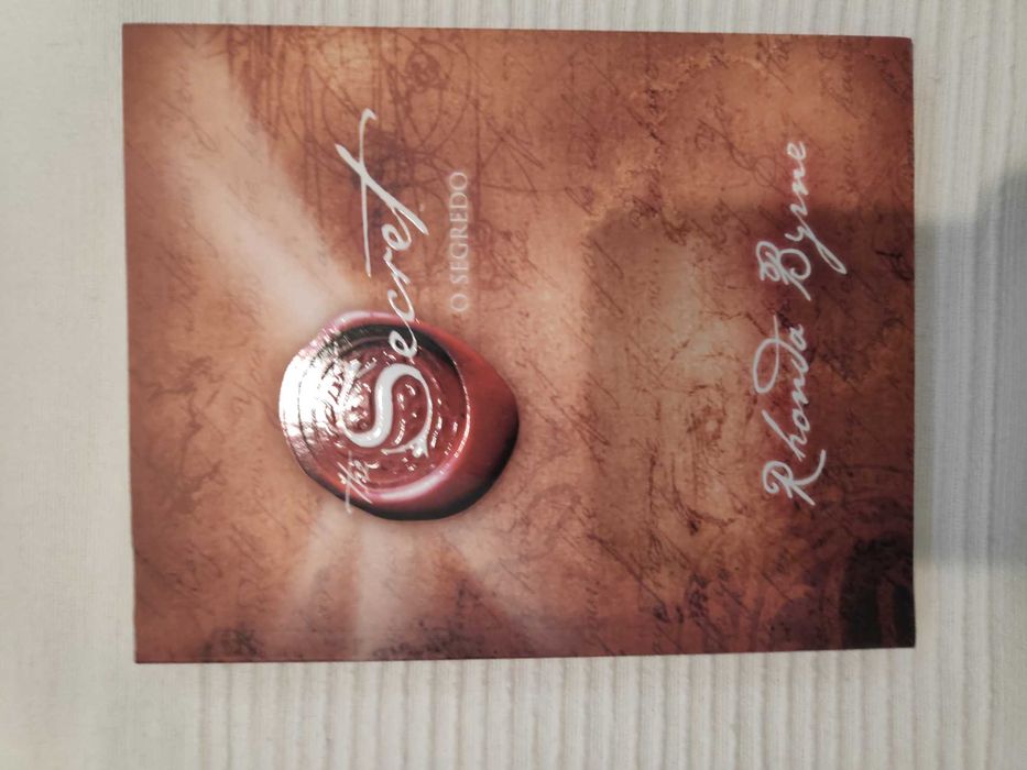 Livros com vários temas, desde filhos até exoterismo, etc.