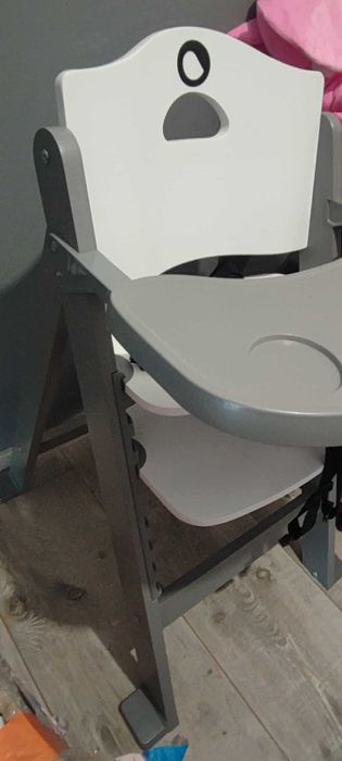 Wygodny i funkcjonalne krzesełko do karmienia marki Lionelo