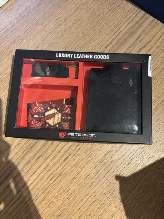Conjunto Carteira + Chaveiro Couro Peterson