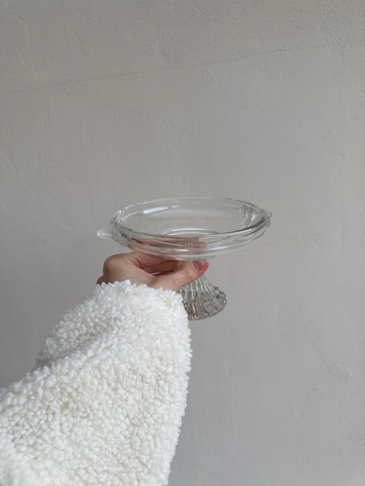 Скляна цукерниця на ніжці вінтаж